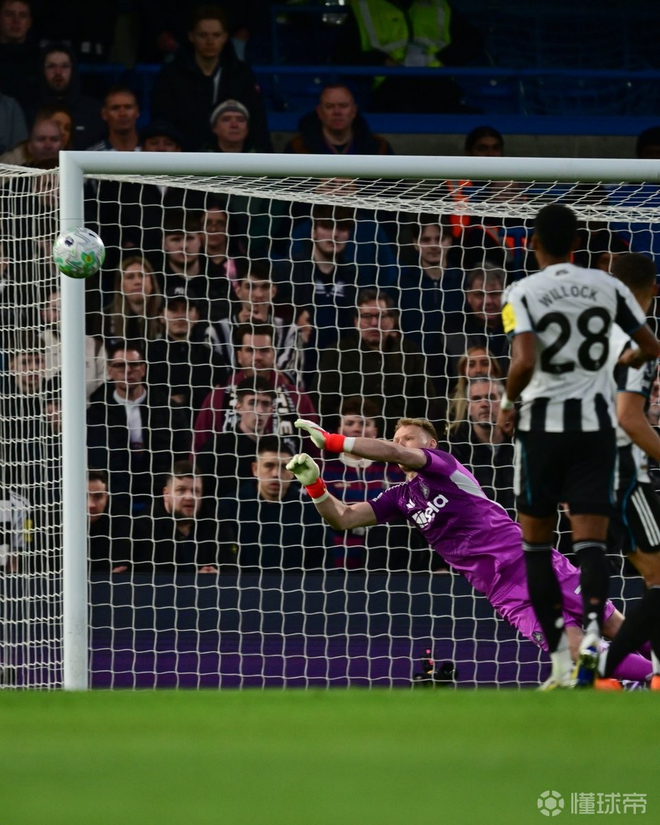 代表三支球队英超客胜切尔西，拉姆斯代尔是历史第一人